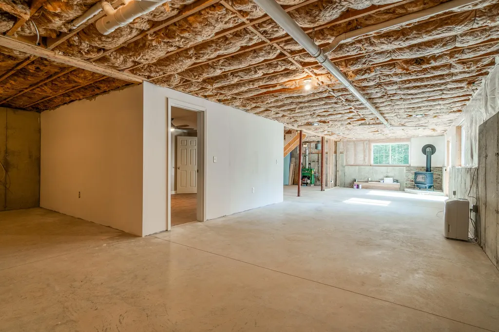 84 Lowelltown Road Wiscasset ME 04578