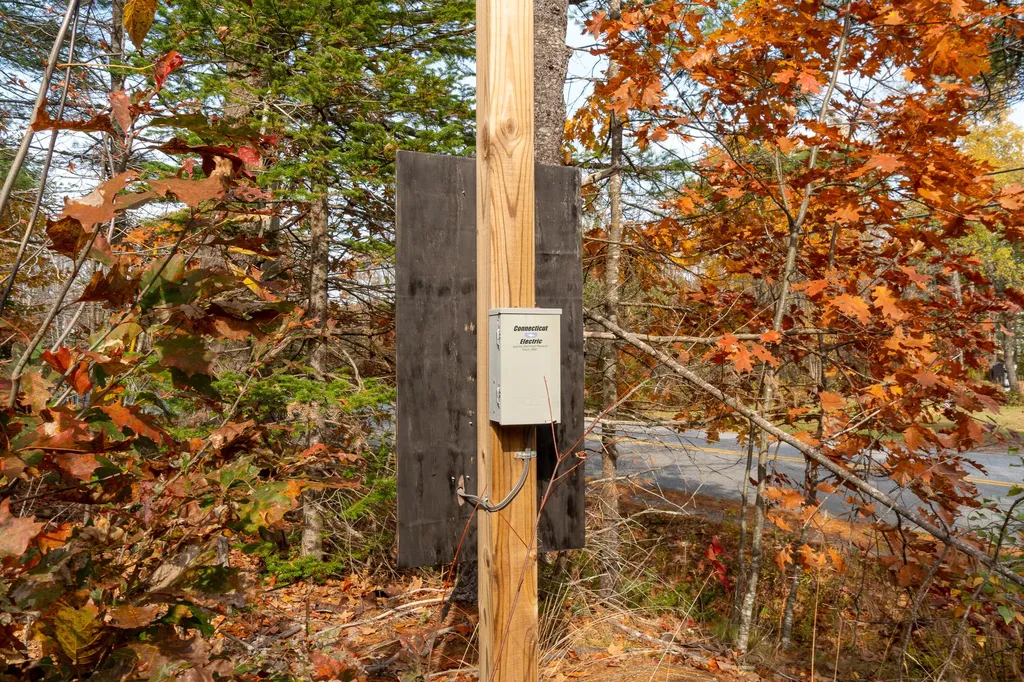 84 Lowelltown Road Wiscasset ME 04578