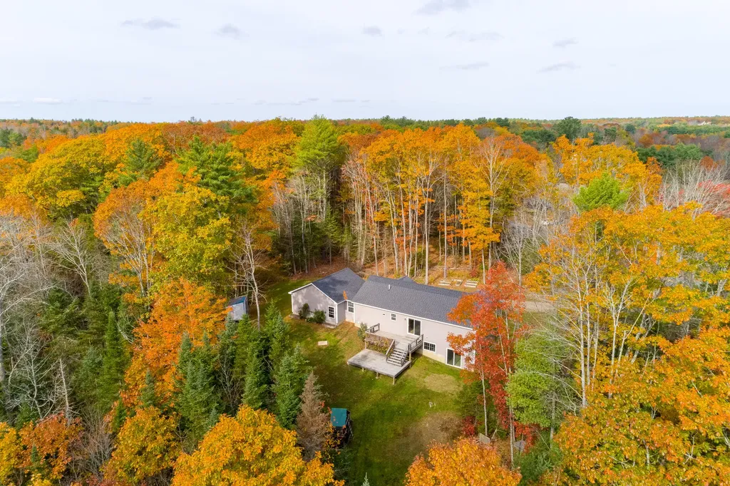 84 Lowelltown Road Wiscasset ME 04578