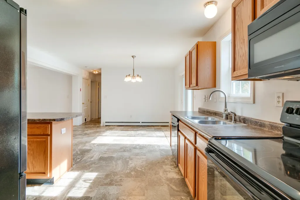 84 Lowelltown Road Wiscasset ME 04578