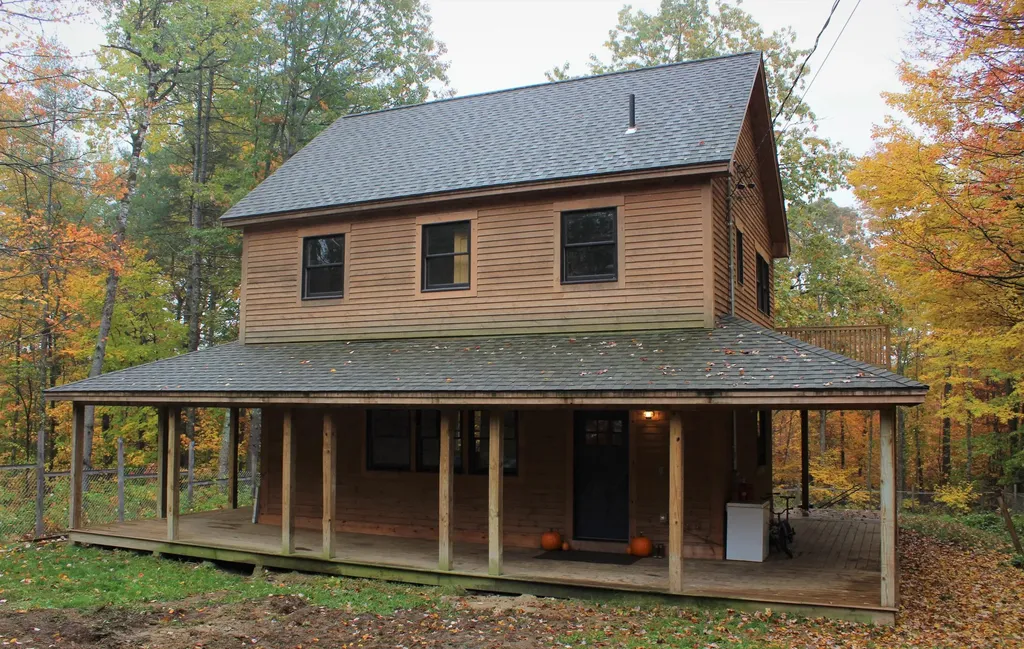36 Estes Way Poland ME 04274