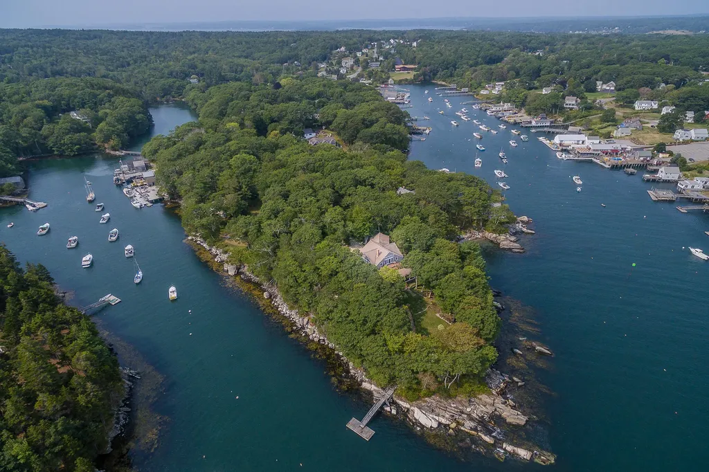 18 Harbor Point Lane Bristol ME 04554