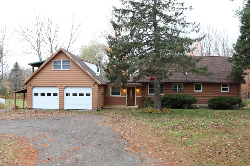 7 Yellow Brick Road Glenburn ME 04401