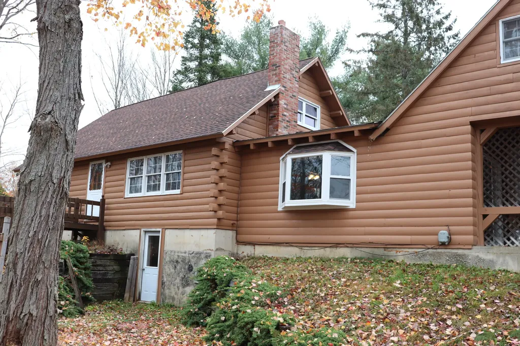 7 Yellow Brick Road Glenburn ME 04401