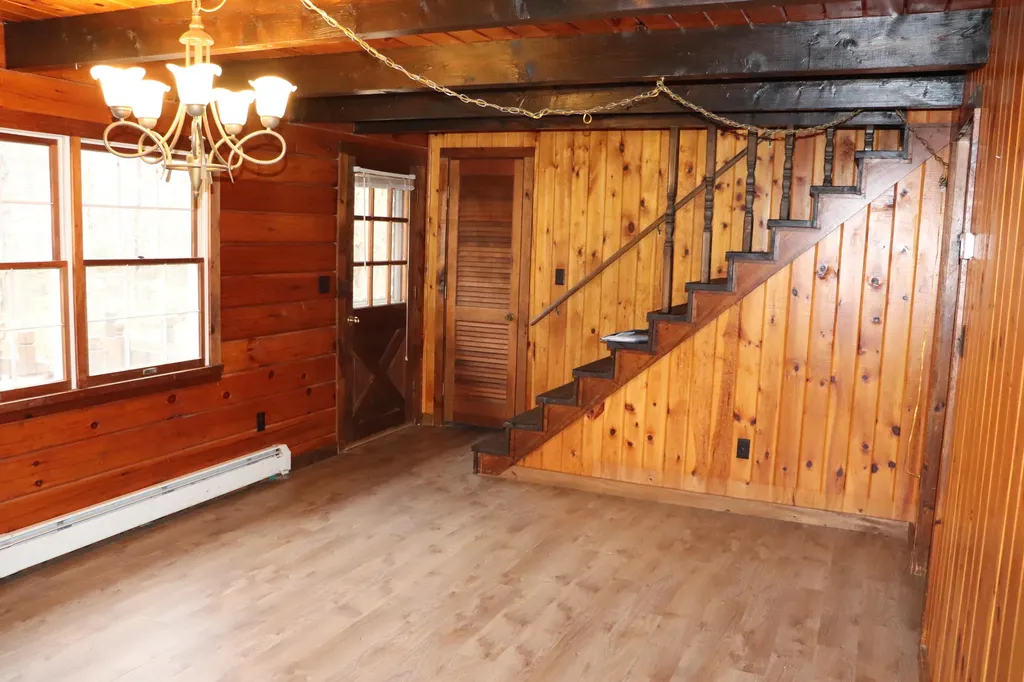 7 Yellow Brick Road Glenburn ME 04401