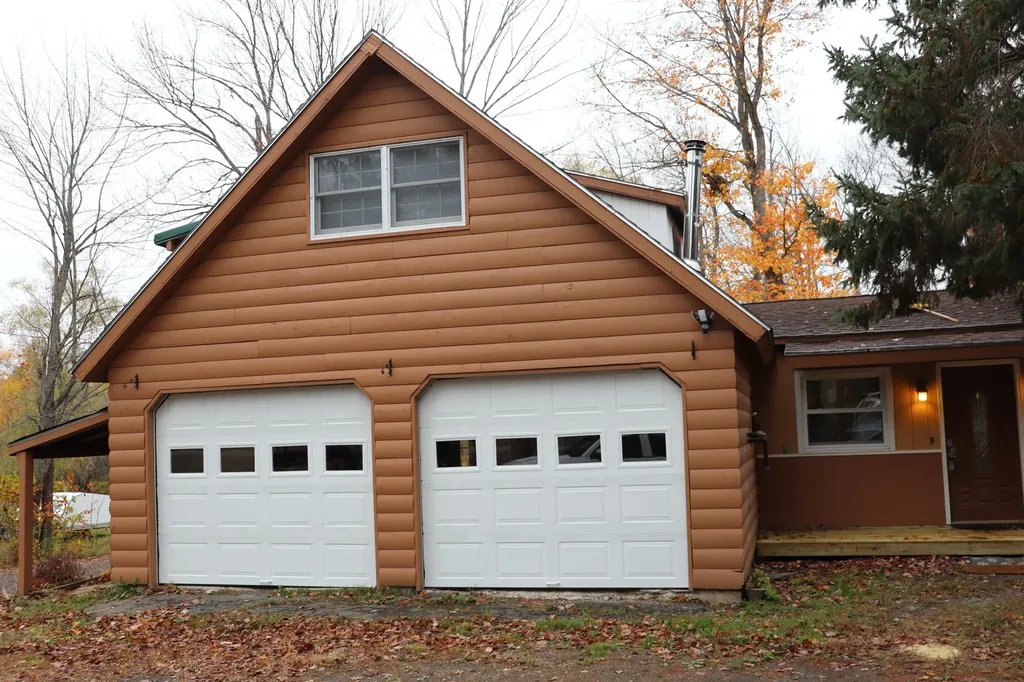 7 Yellow Brick Road Glenburn ME 04401