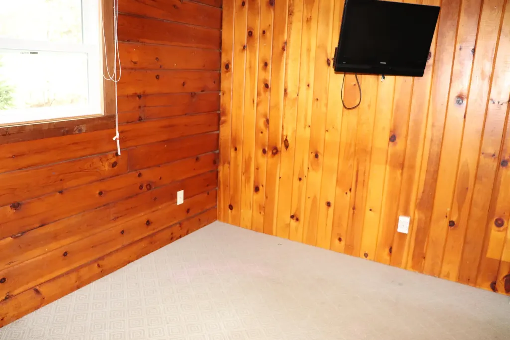 7 Yellow Brick Road Glenburn ME 04401