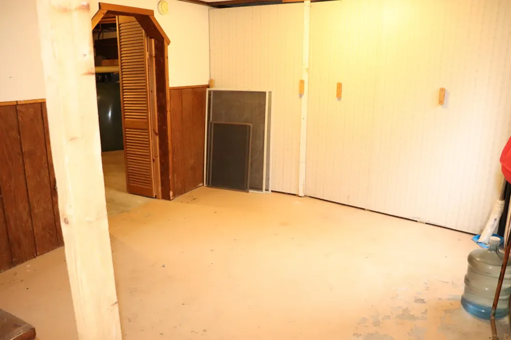 7 Yellow Brick Road Glenburn ME 04401