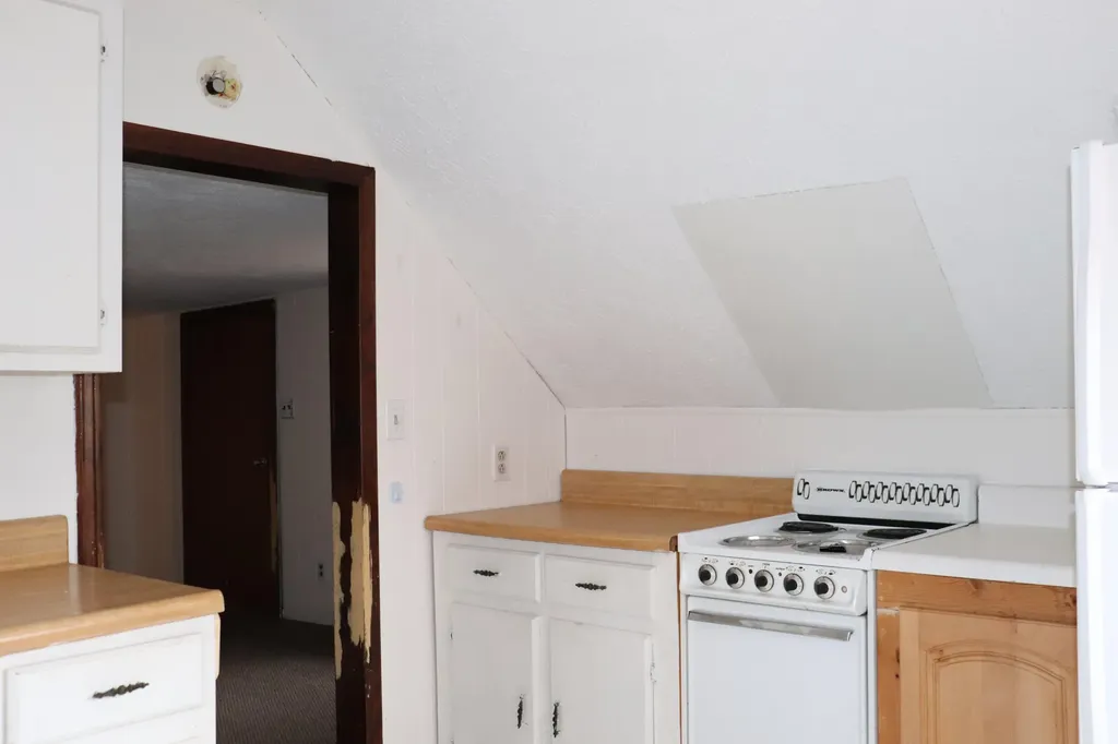 7 Yellow Brick Road Glenburn ME 04401