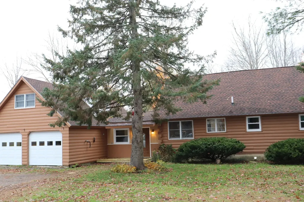 7 Yellow Brick Road Glenburn ME 04401