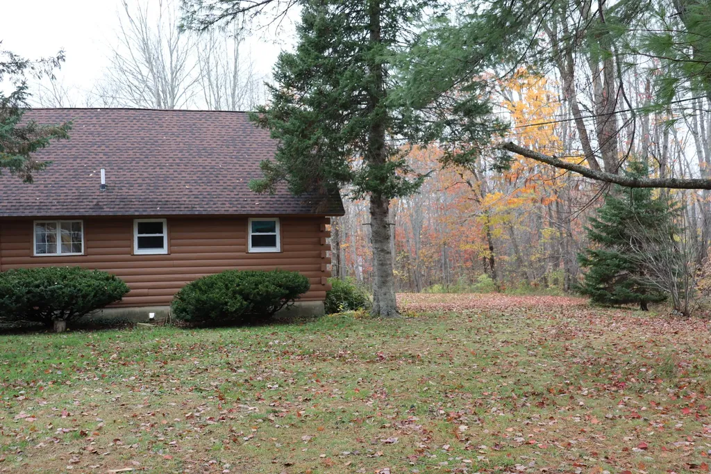 7 Yellow Brick Road Glenburn ME 04401