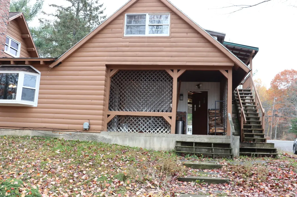 7 Yellow Brick Road Glenburn ME 04401