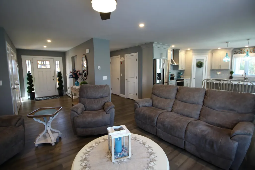 7 Champagne Lane Lisbon ME 04250