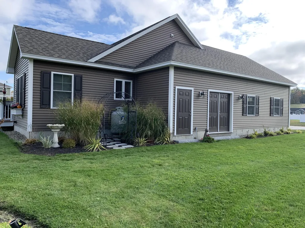 7 Champagne Lane Lisbon ME 04250
