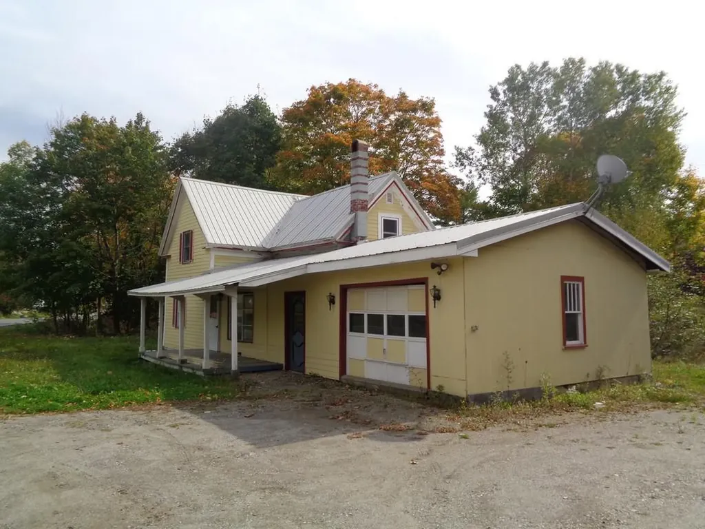 28 Loggin Road Frankfort ME 04438