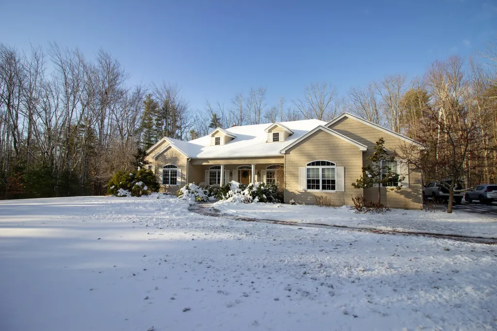 2 Hardy Road Falmouth ME 04105