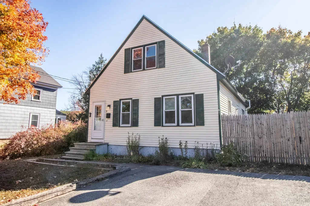 3 Lavin Court Sanford ME 04073