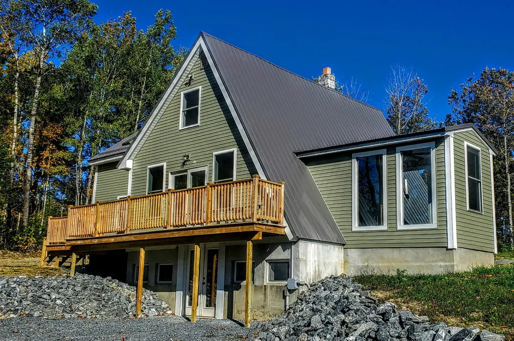 1453 Hudson Road Glenburn ME 04401