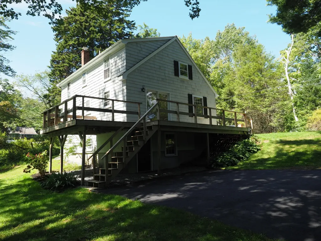 12 Holbrook Street Harpswell ME 04079