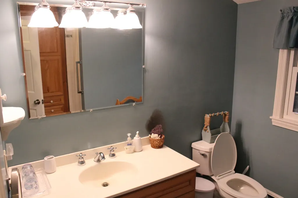 18 Birch Drive Raymond ME 04071