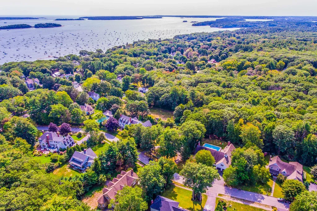 14 White Rock Drive Falmouth ME 04105