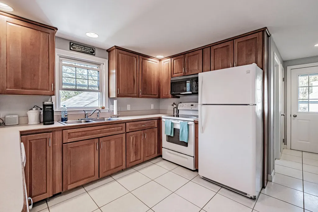 77 Rand Road Yarmouth ME 04096