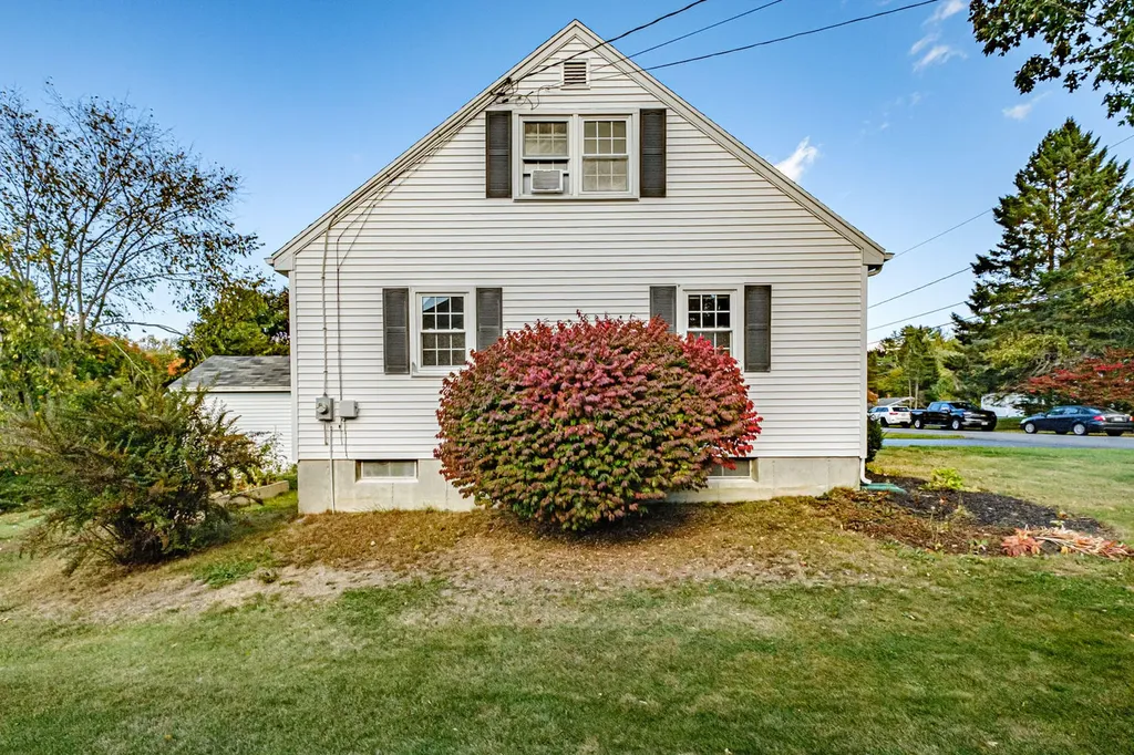77 Rand Road Yarmouth ME 04096