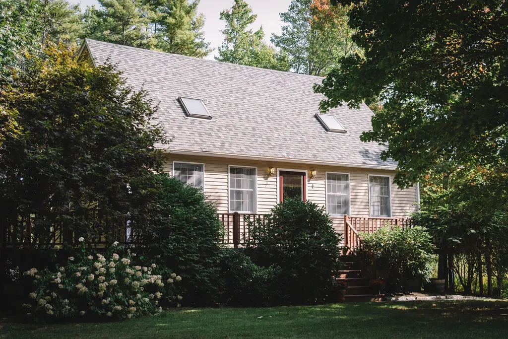 4 Glen Road Raymond ME 04071