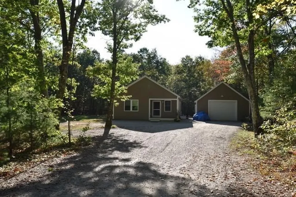 86 Davis Road Lyman ME 04002