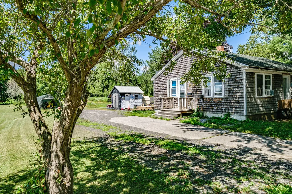 90 Beechwood Street Thomaston ME 04861