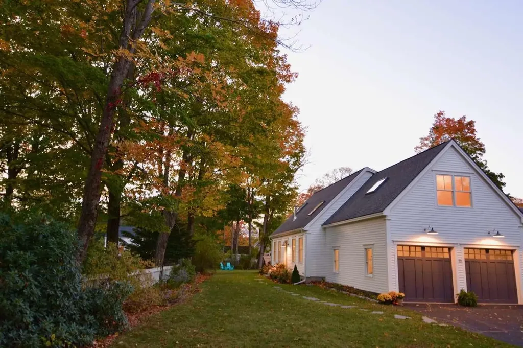 15 Baker Street Yarmouth ME 04096