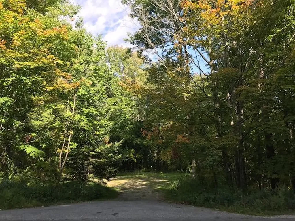 683 Post Road Bowdoinham ME 04008