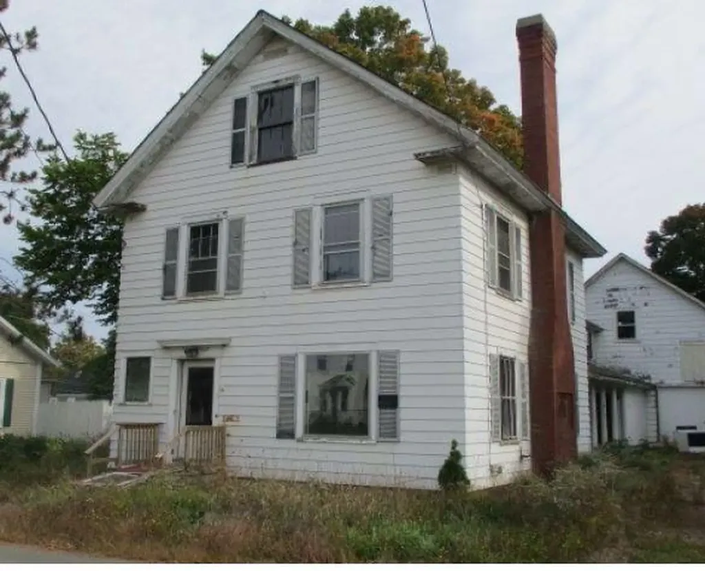 13 Shaw Street Newport ME 04953