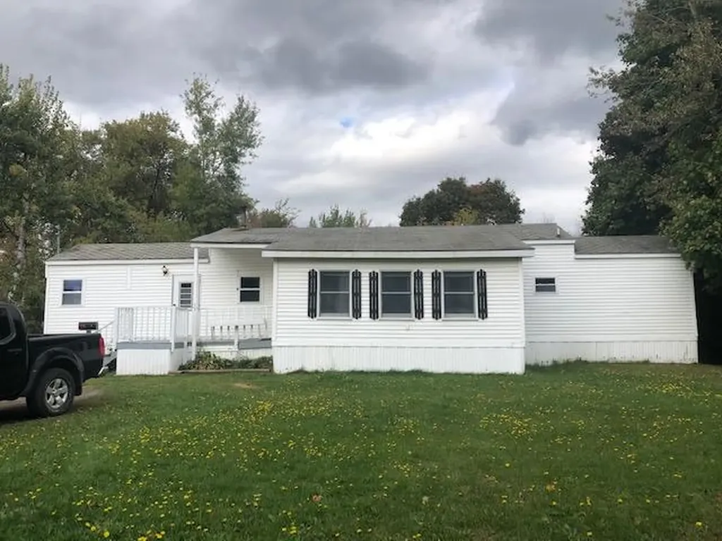 33 South Street Newport ME 04953