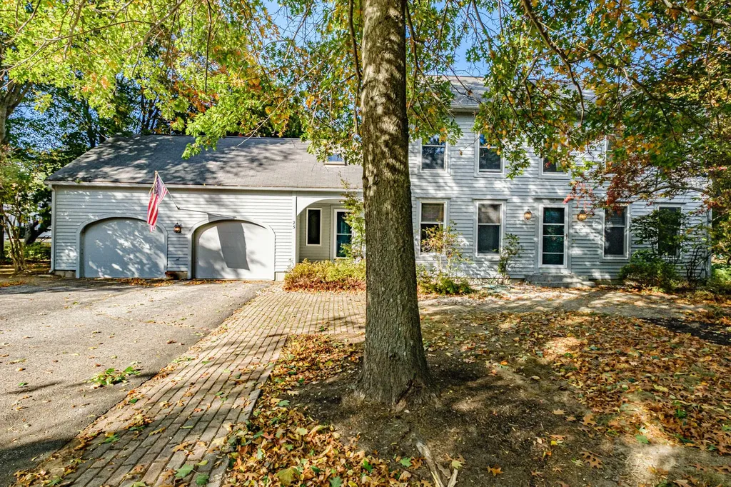 25 North Road Yarmouth ME 04096