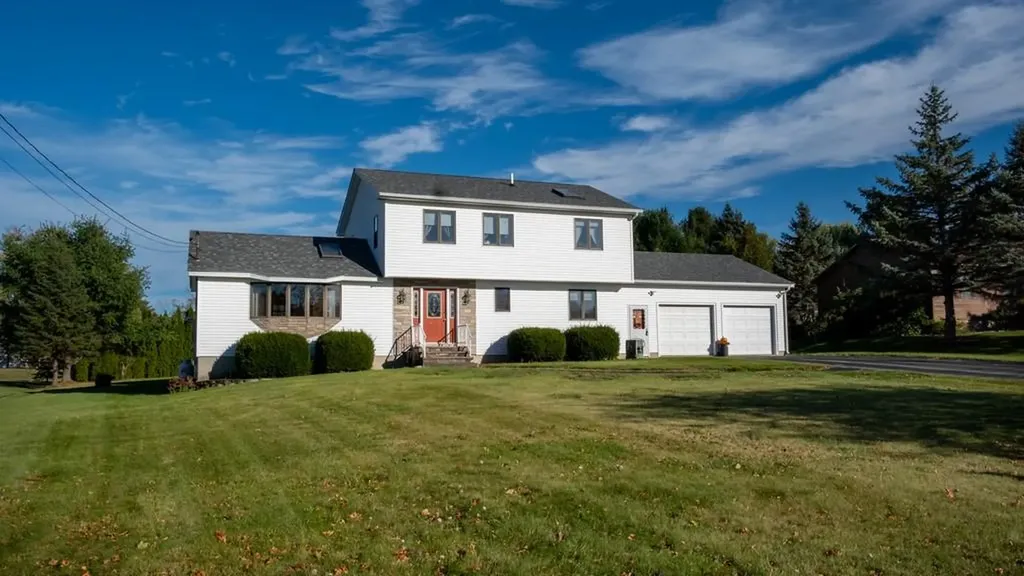 28 Labarca Lane Bangor ME 04401