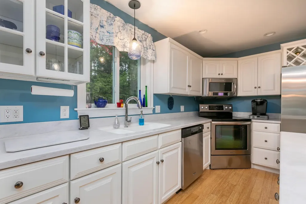 9 Heritage Lane Scarborough ME 04074