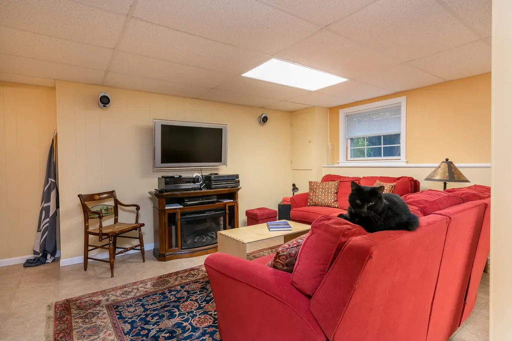 9 Heritage Lane Scarborough ME 04074
