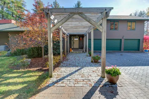 165 West Shore Road Auburn ME 04210