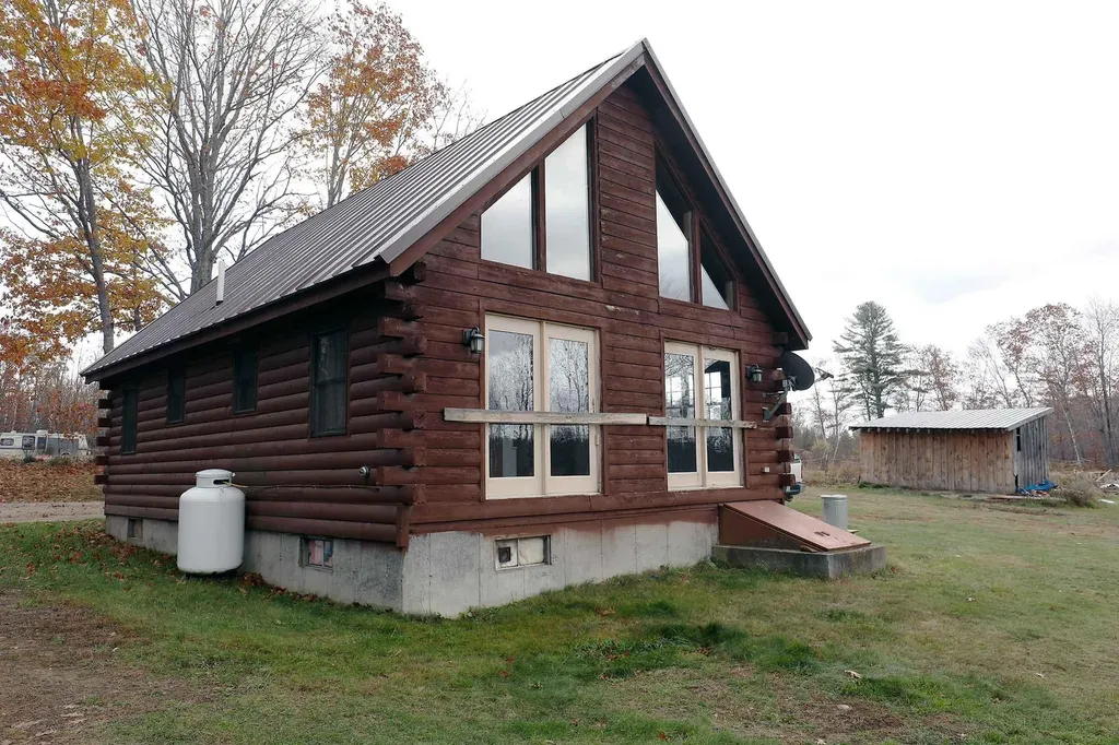 21 Barnes Road Dresden ME 04342