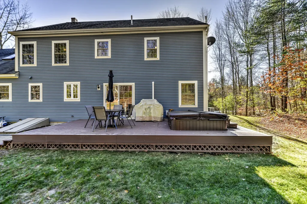 25 Pheasant Lane Gorham ME 04038