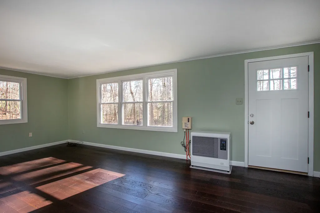 18 Wakefield Lane West Gardiner ME 04345