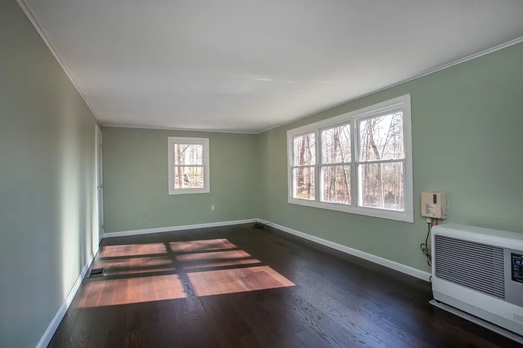 18 Wakefield Lane West Gardiner ME 04345