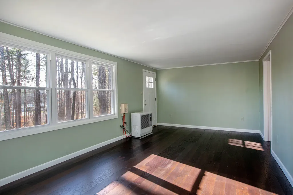 18 Wakefield Lane West Gardiner ME 04345