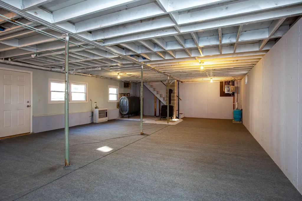 18 Wakefield Lane West Gardiner ME 04345