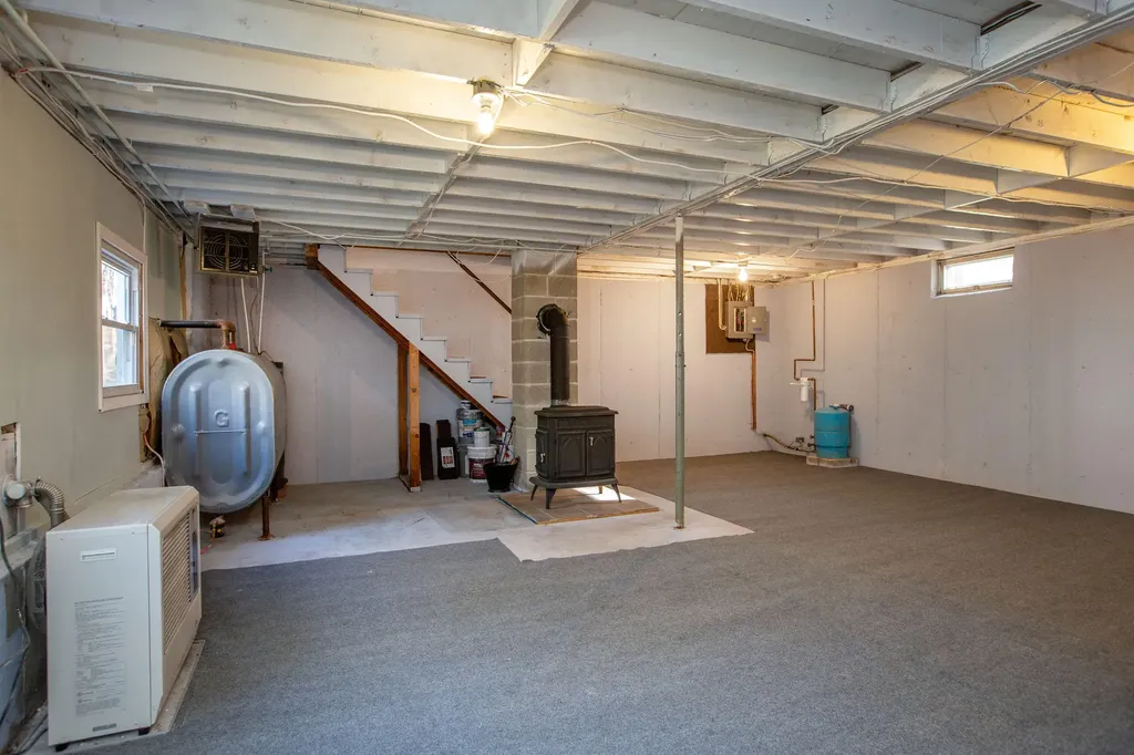 18 Wakefield Lane West Gardiner ME 04345