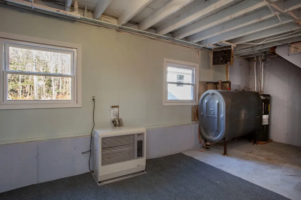 18 Wakefield Lane West Gardiner ME 04345