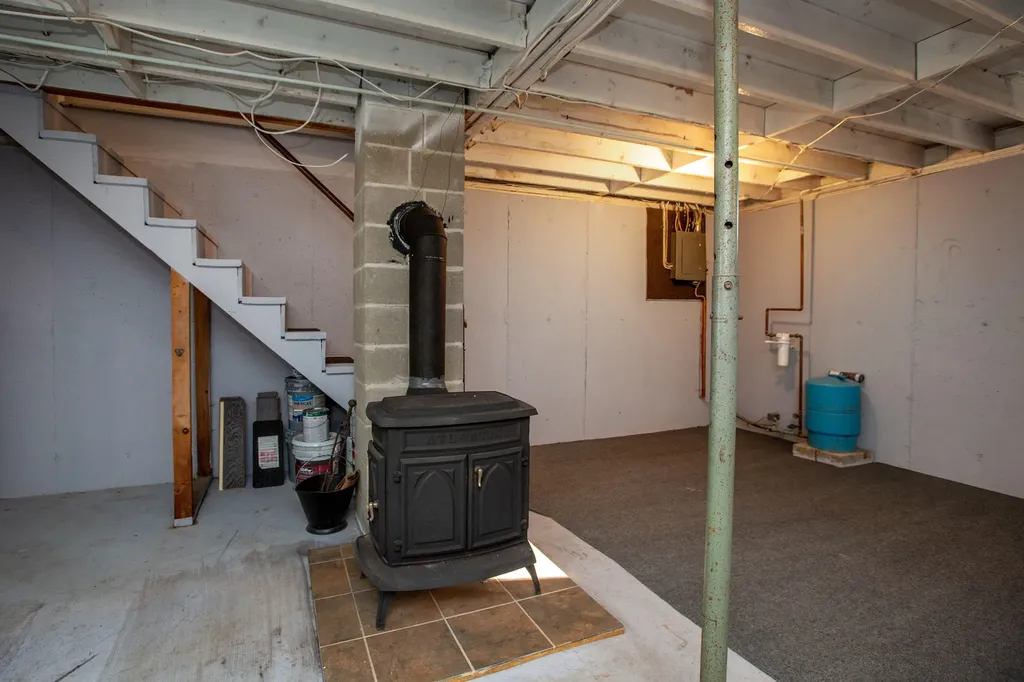 18 Wakefield Lane West Gardiner ME 04345