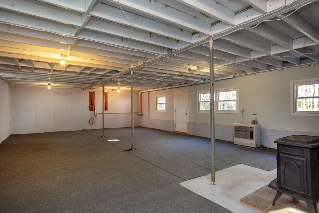 18 Wakefield Lane West Gardiner ME 04345