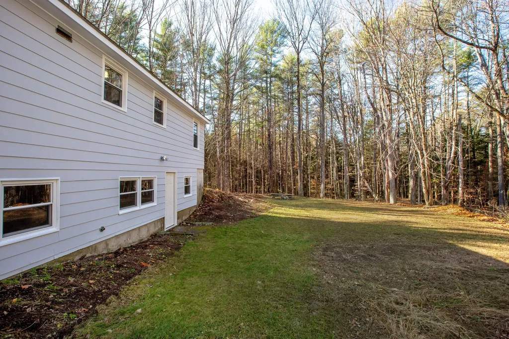 18 Wakefield Lane West Gardiner ME 04345